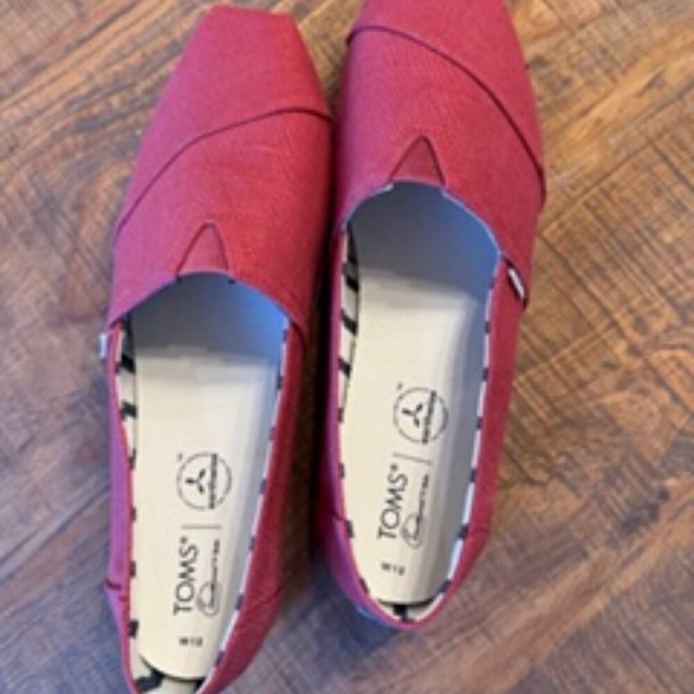 TOMS Classic Loafers W12 Red NWOB